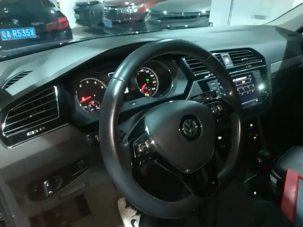 Volkswagen Tiguan L 2018 — фото 10
