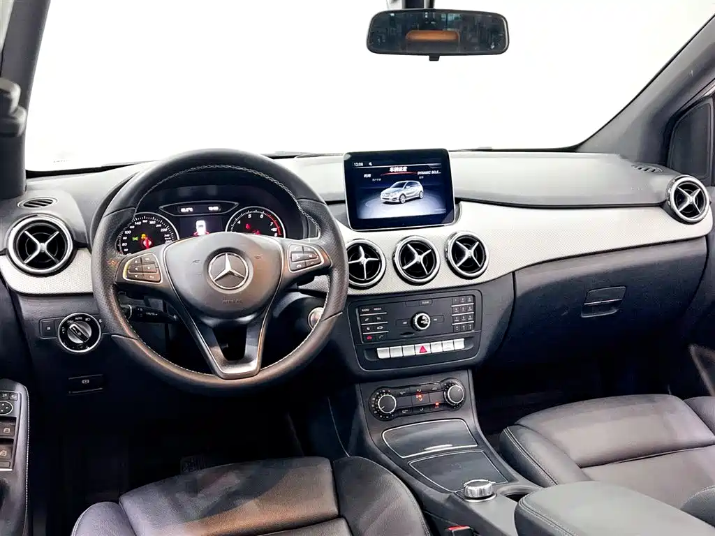 Mercedes-Benz B-Class 2018 — фото 12