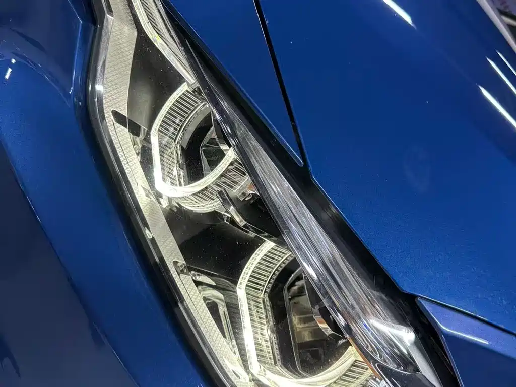 BMW 3 Series 2018 — фото 16