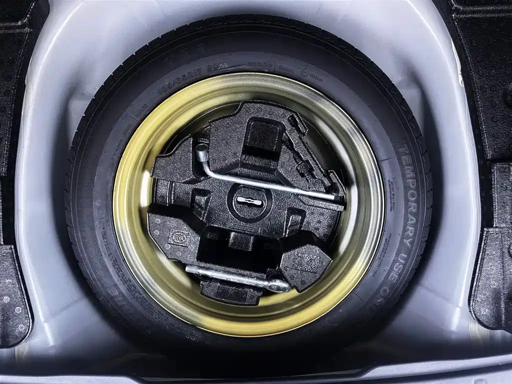 Subaru Forester 2023 — фото 8