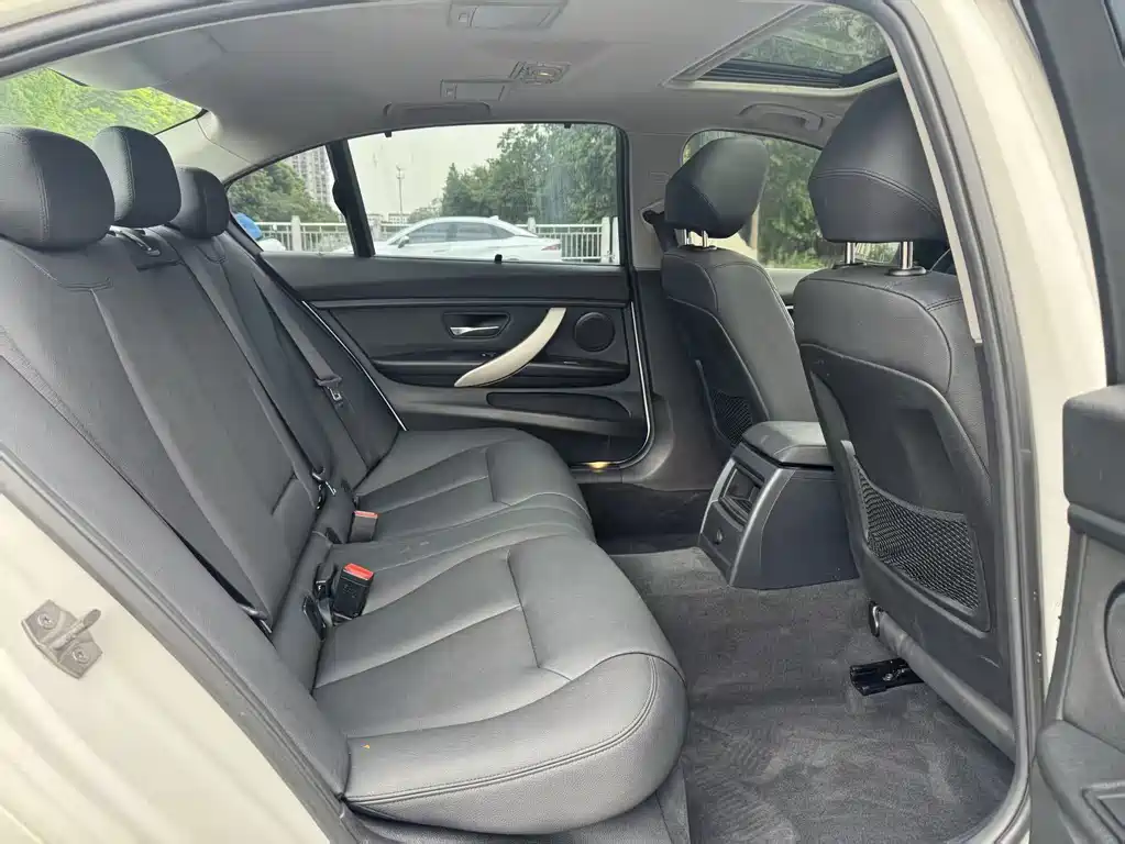 BMW 3 Series 2015 — фото 14