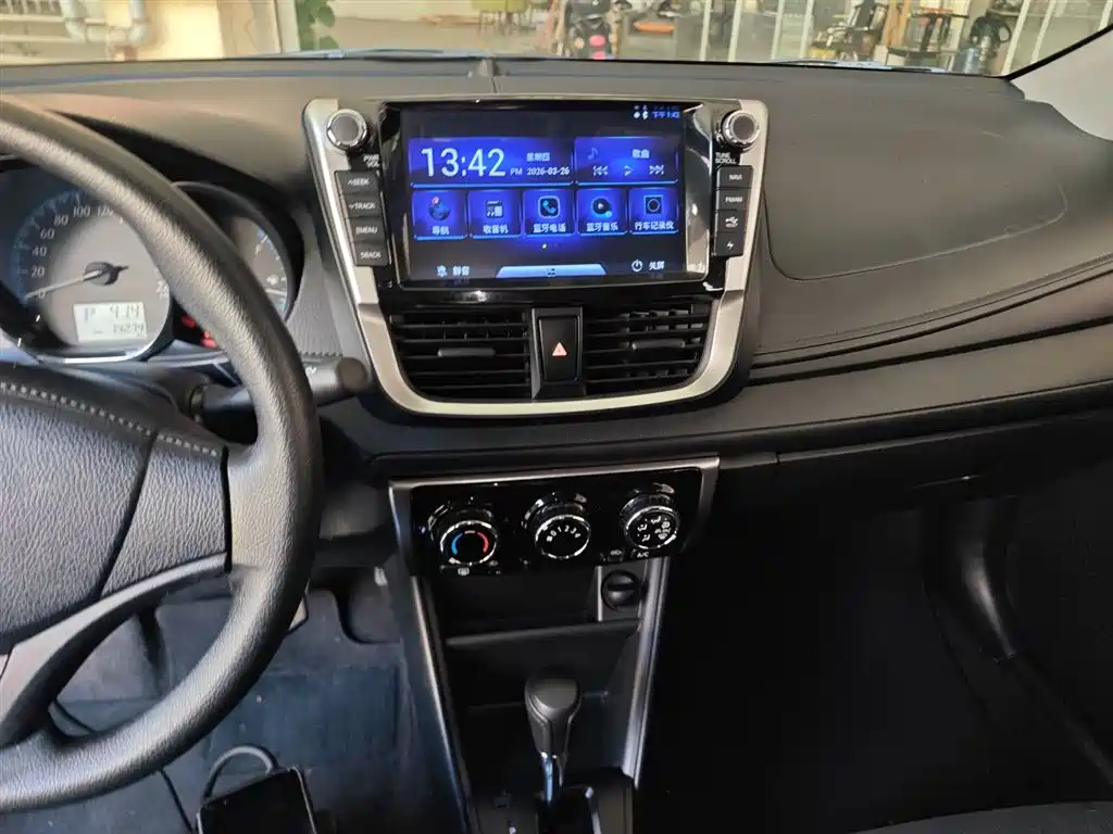 Toyota Yaris L 2019 — фото 13