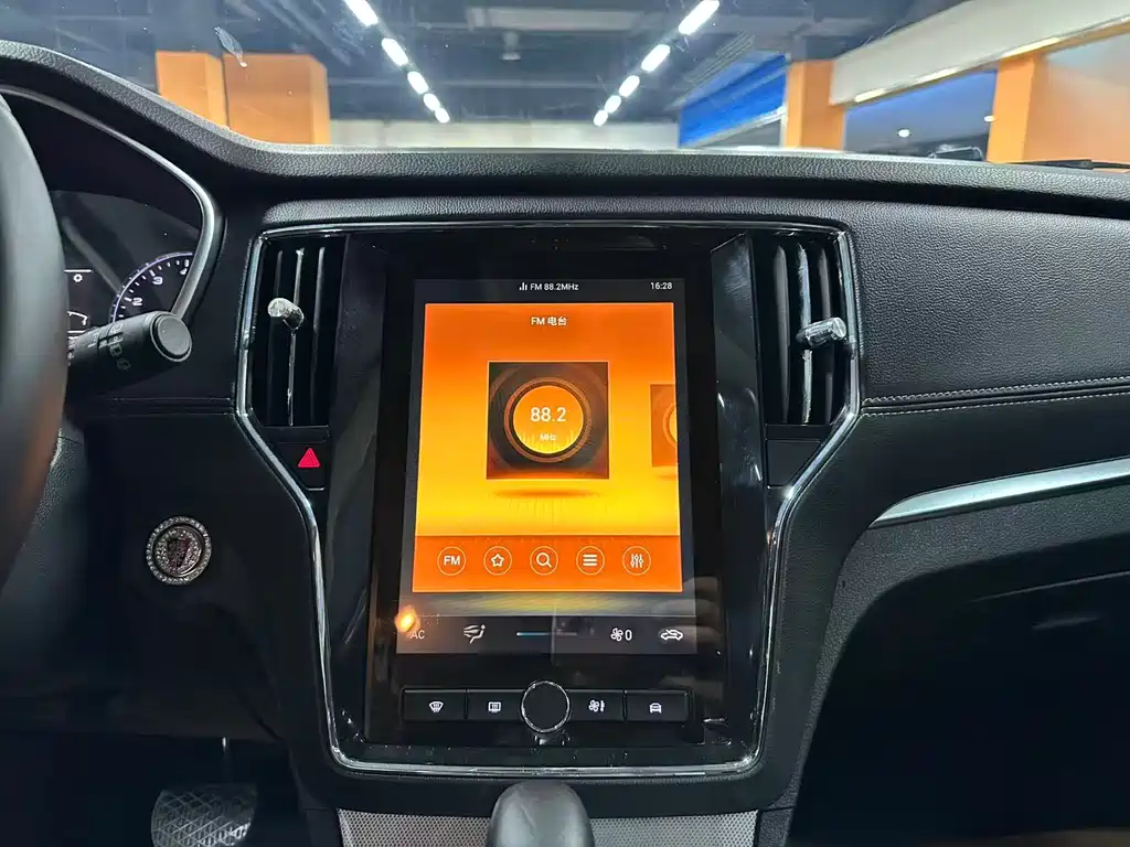 Roewe RX5 2019 — фото 11