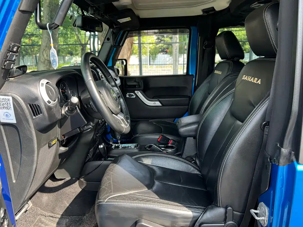Jeep Wrangler 2015 — фото 10