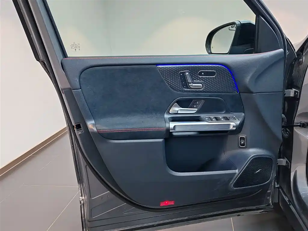 Mercedes-Benz GLB AMG 2025 — фото 9