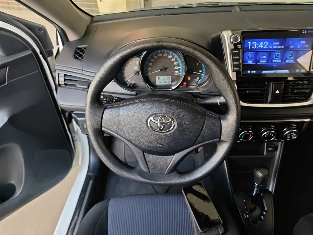Toyota Yaris L 2019 — фото 11