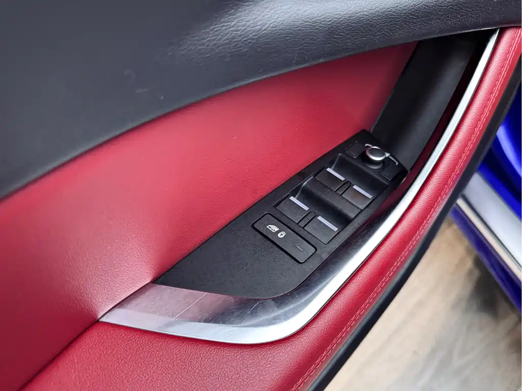Jaguar XEL 2021 — фото 11
