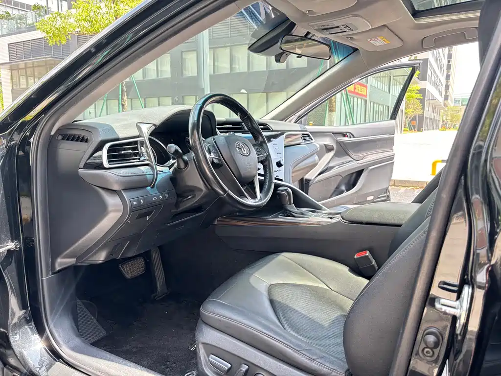 Toyota Camry 2019 — фото 8