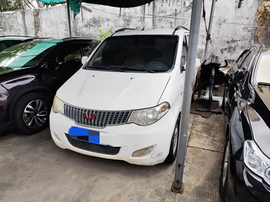 Wuling Hongguang 2015 — фото 1