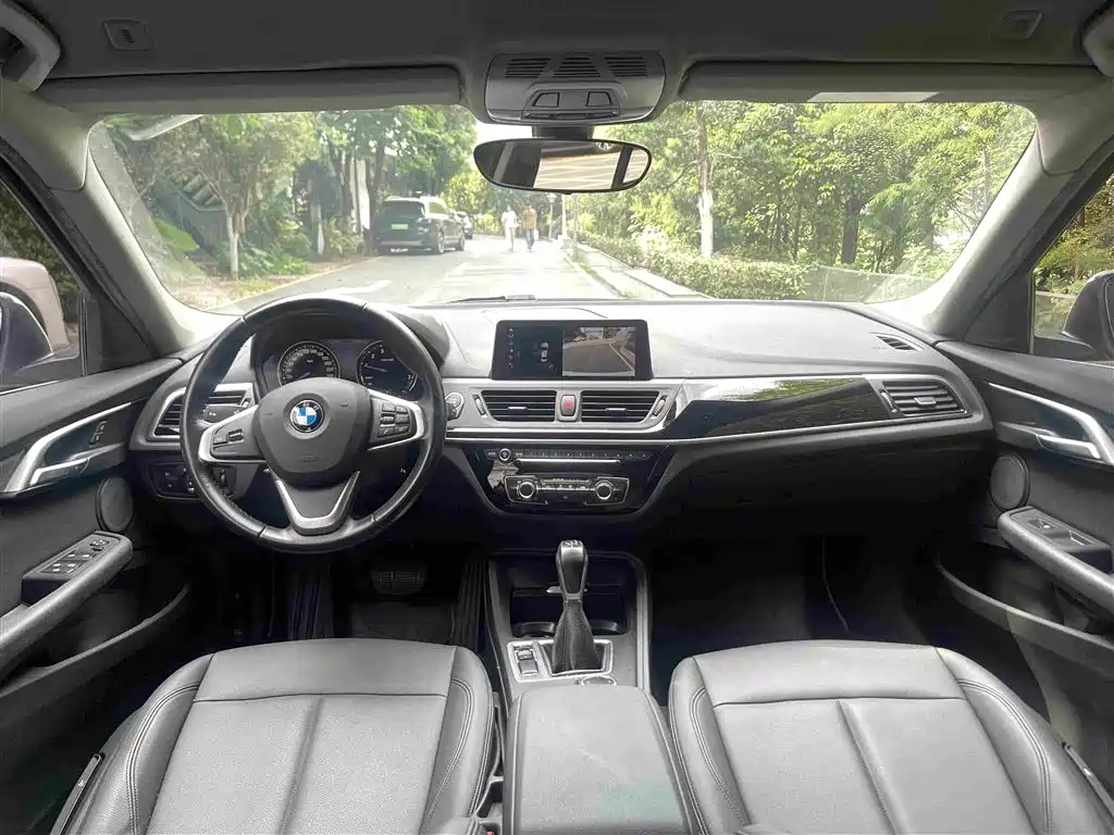 BMW 1 Series 2019 — фото 17
