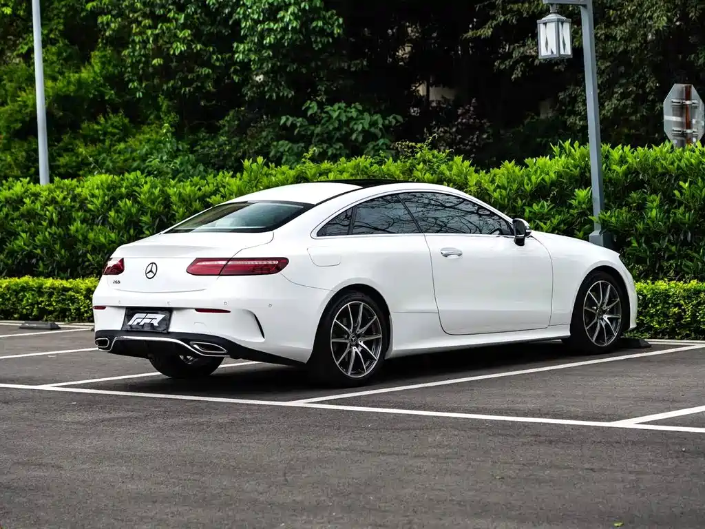 Mercedes-Benz E-Class 2022 — фото 18