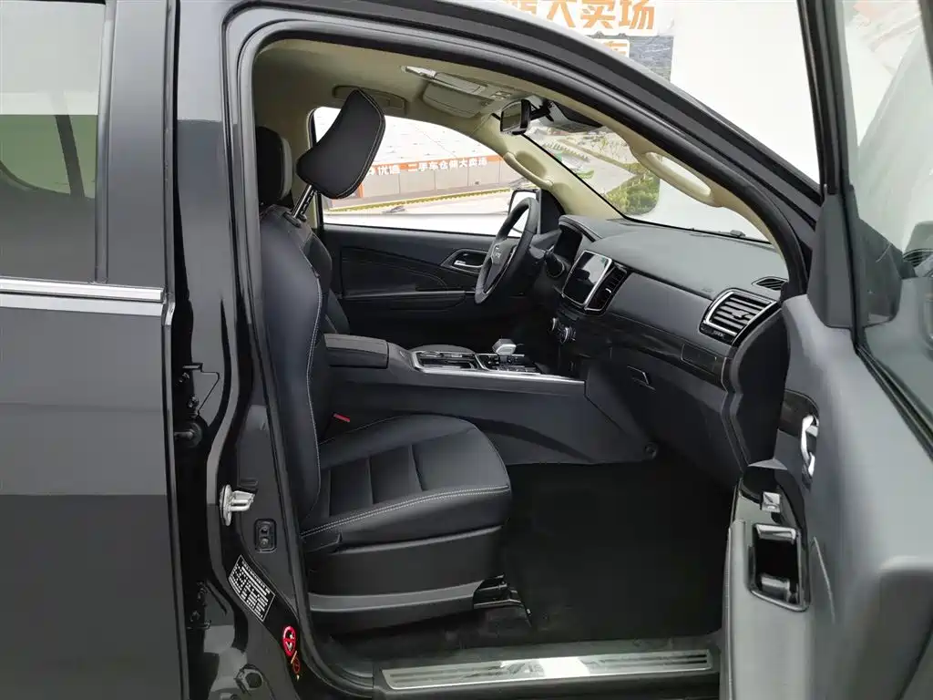 Isuzu MU-X 2023 — фото 23