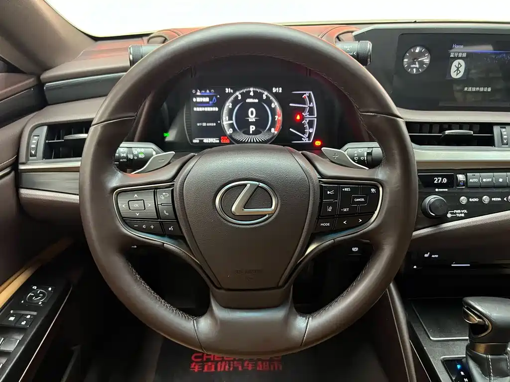 Lexus ES 2019 — фото 13