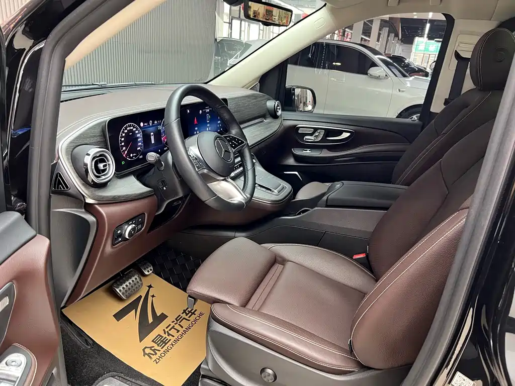Mercedes-Benz V-Class 2024 — фото 13