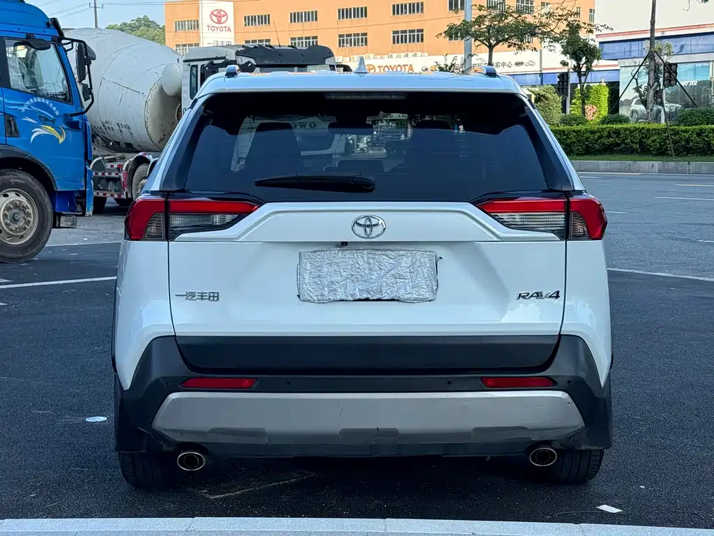 Toyota RAV4 2024 — фото 19