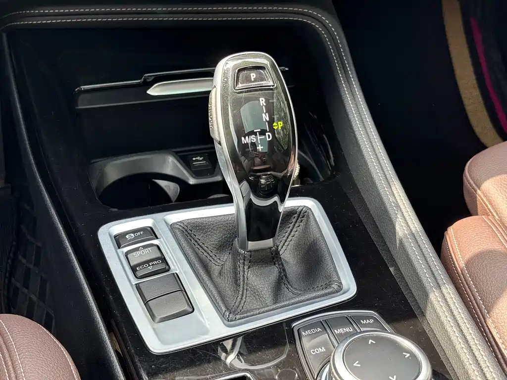 BMW 1 Series 2023 — фото 9