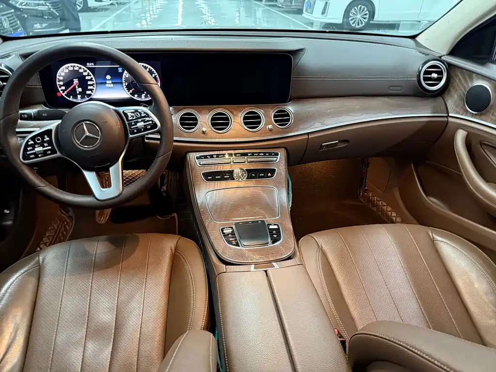 Mercedes-Benz E-Class 2018 — фото 11