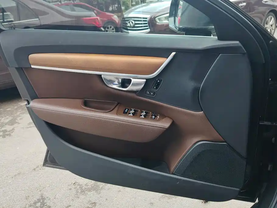 Volvo S90 PHEV 2021