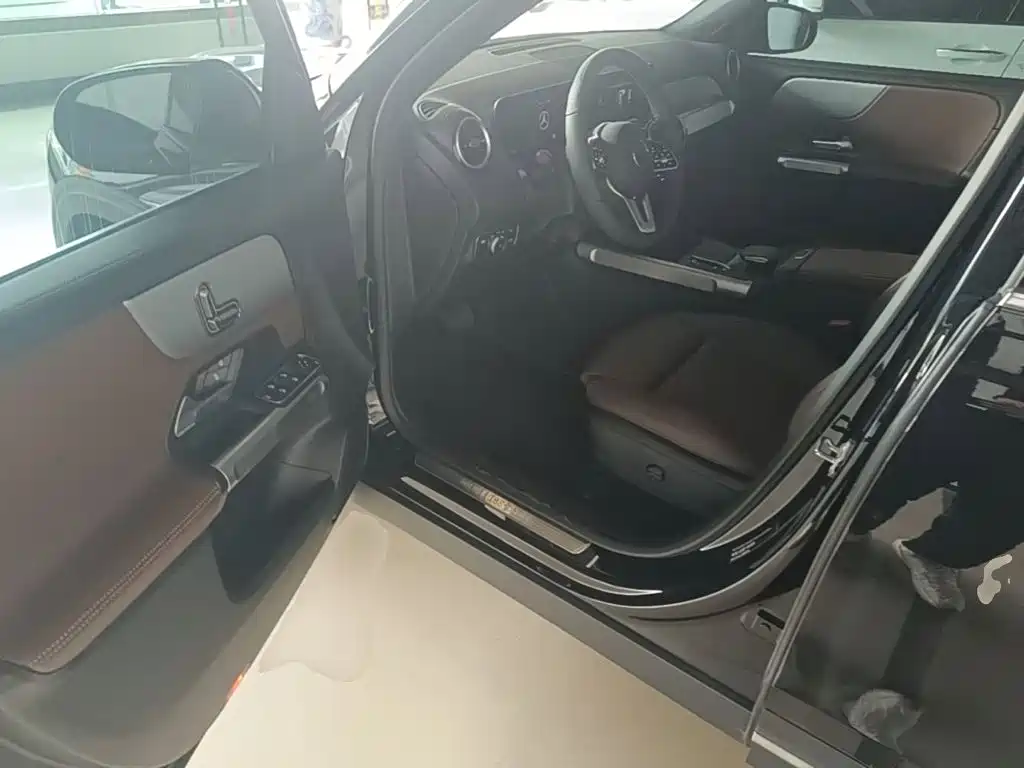Mercedes-Benz GLB 2023 — фото 16
