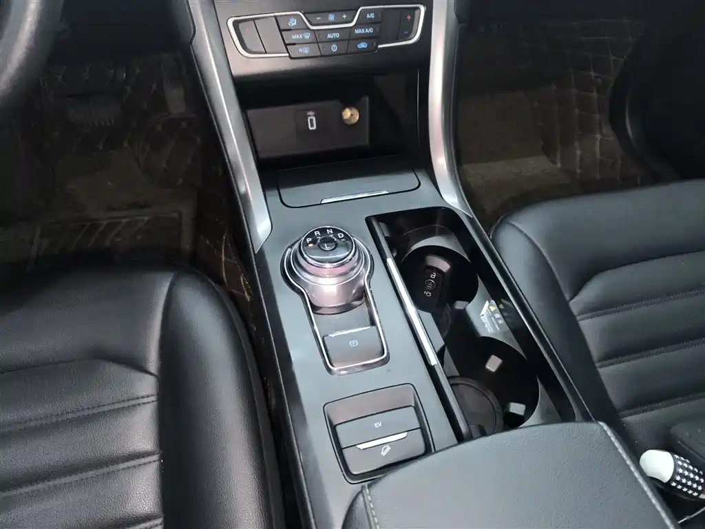 Ford Mondeo New Energy 2020 — фото 10