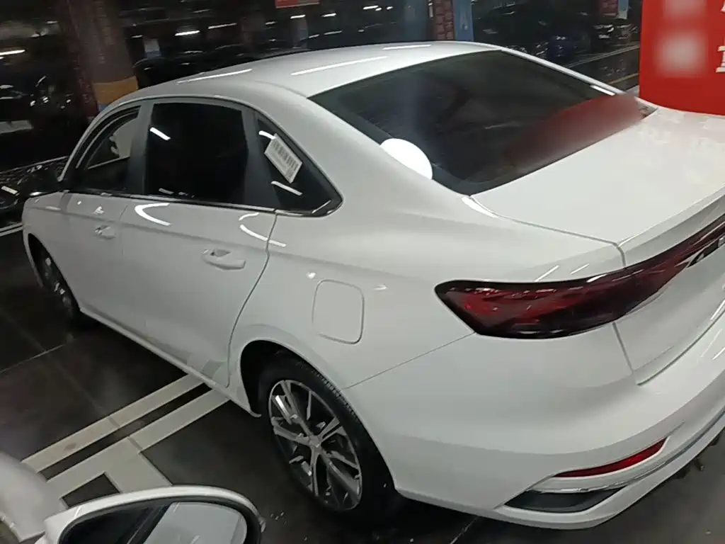 Geely Emgrand 2023