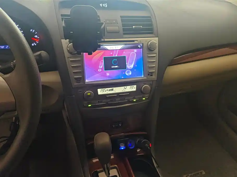 Toyota Camry 2015 — фото 13