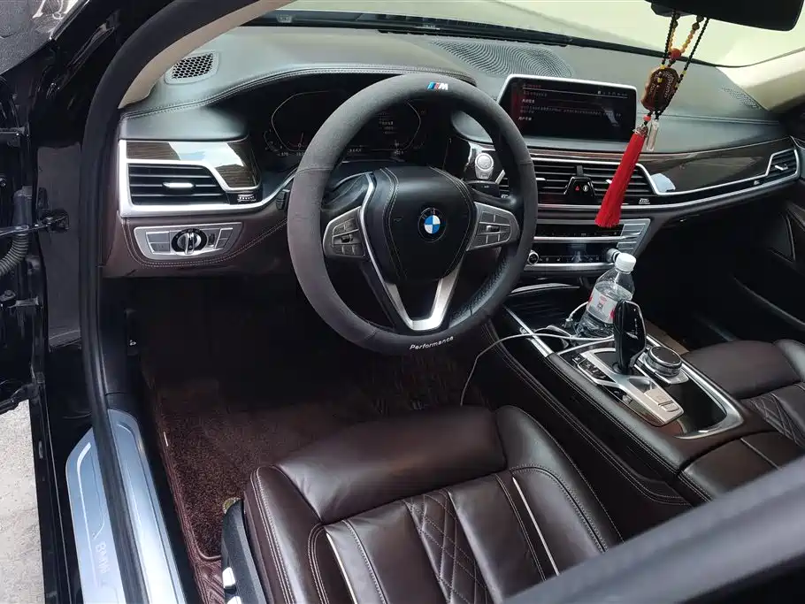 BMW 7 Series 2021 — фото 12