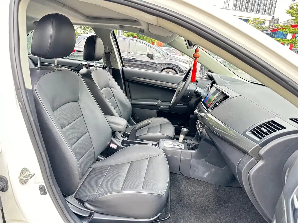 Mitsubishi Lancer EX 2015 — фото 11