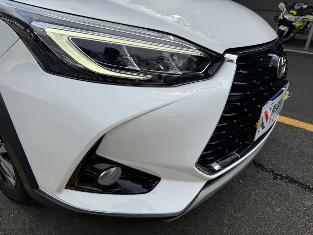 Toyota Yaris L 2022 — фото 16