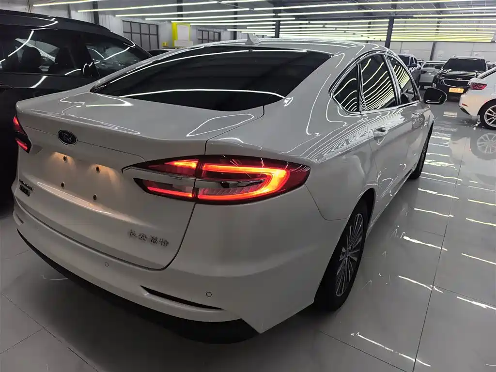 Ford Mondeo New Energy 2020 — фото 5