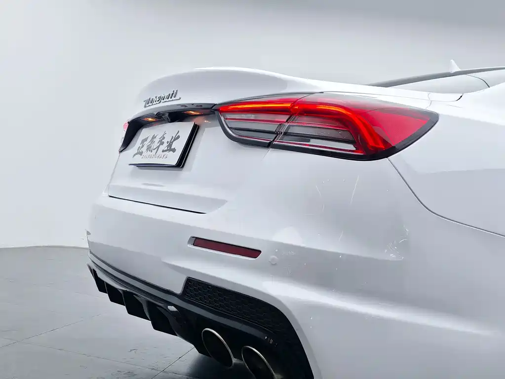 Maserati Quattroporte 2015 — фото 7
