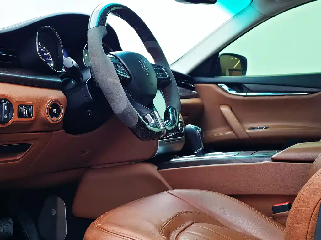 Maserati Quattroporte 2015 — фото 20