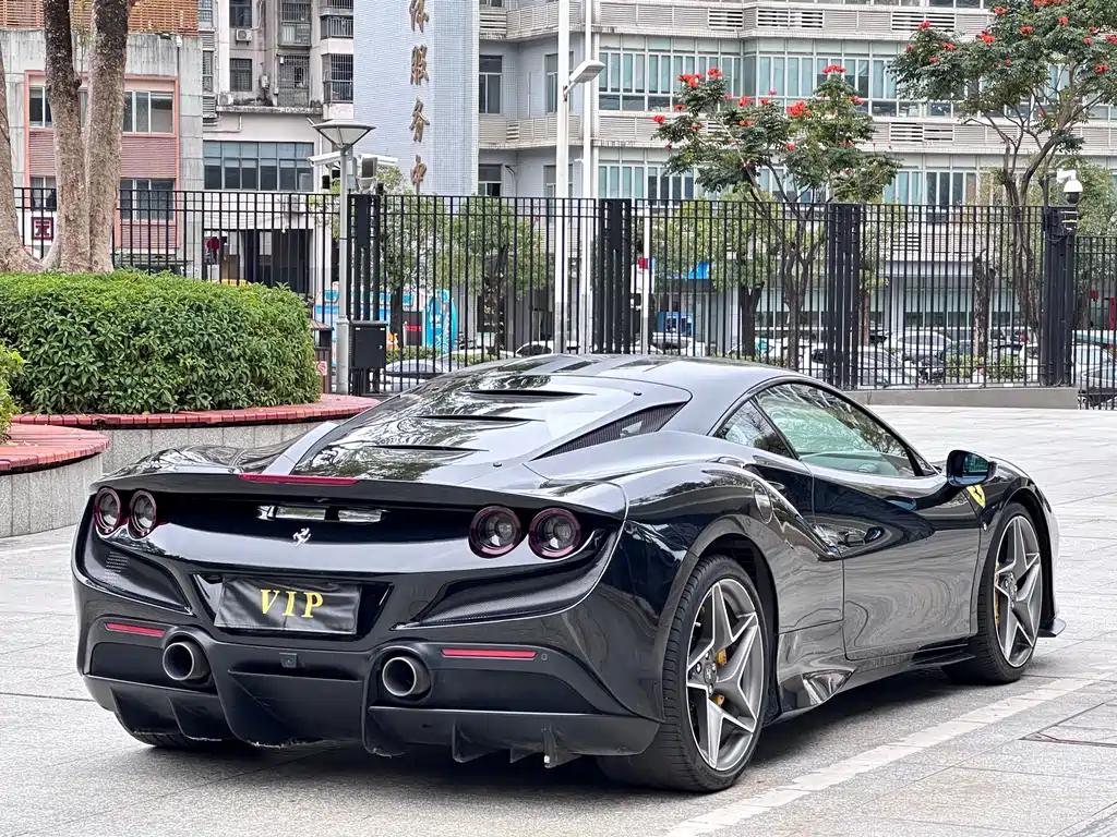 Ferrari F8 2021 — фото 15