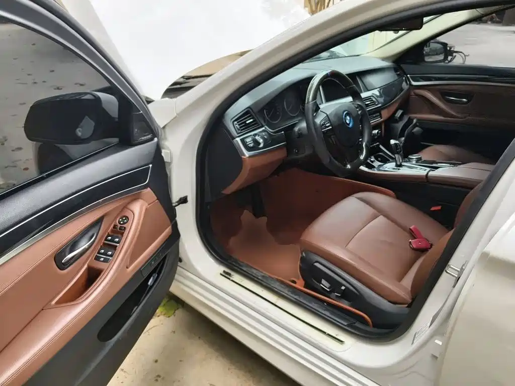 BMW 5 Series 2016 — фото 14