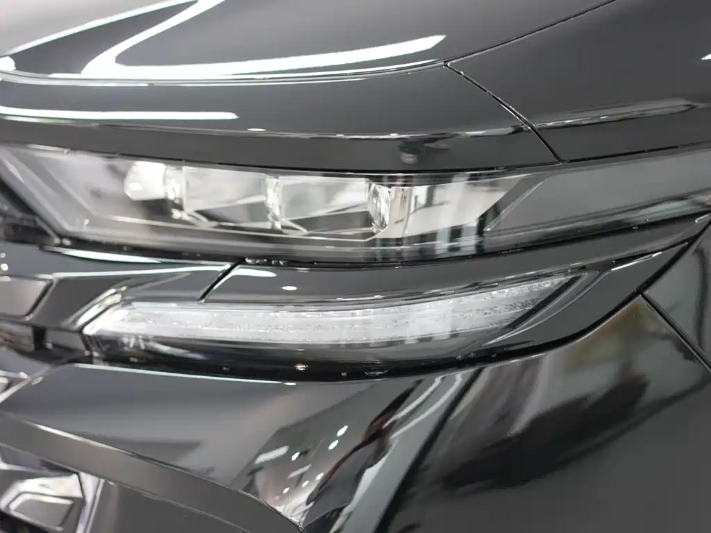 Toyota Vellfire — фото 3