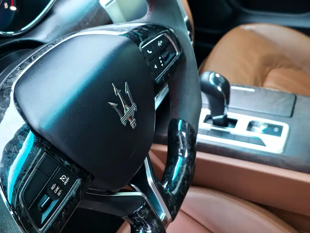 Maserati Quattroporte 2015 — фото 15