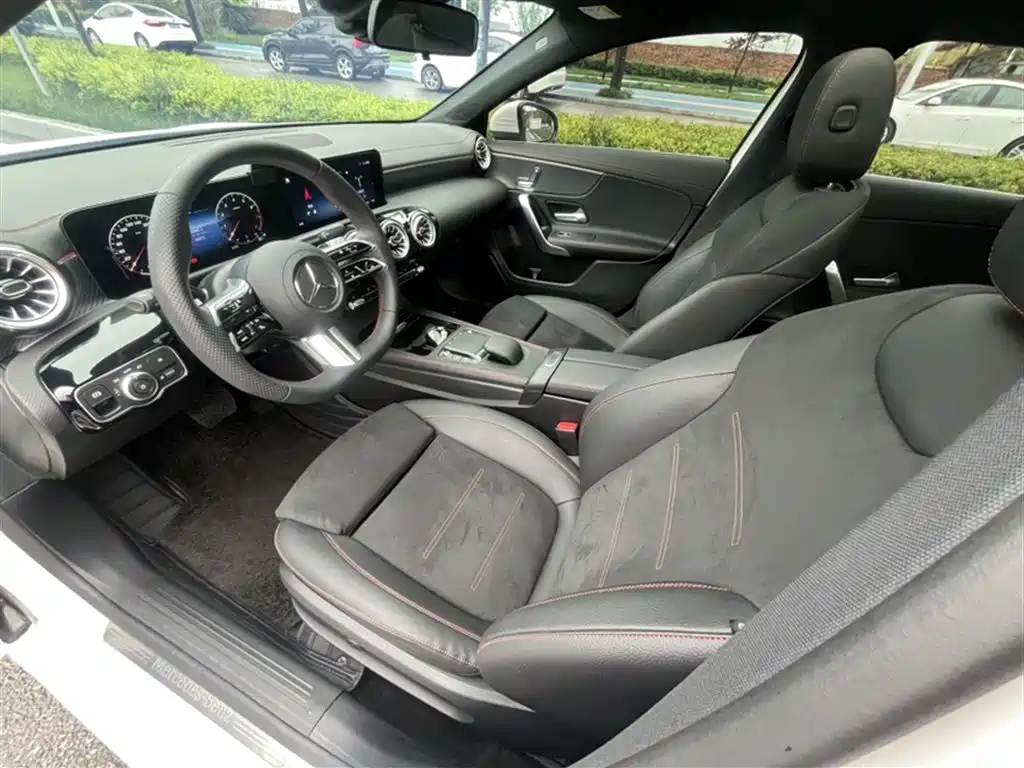 Mercedes-Benz A-Class 2024 — фото 17