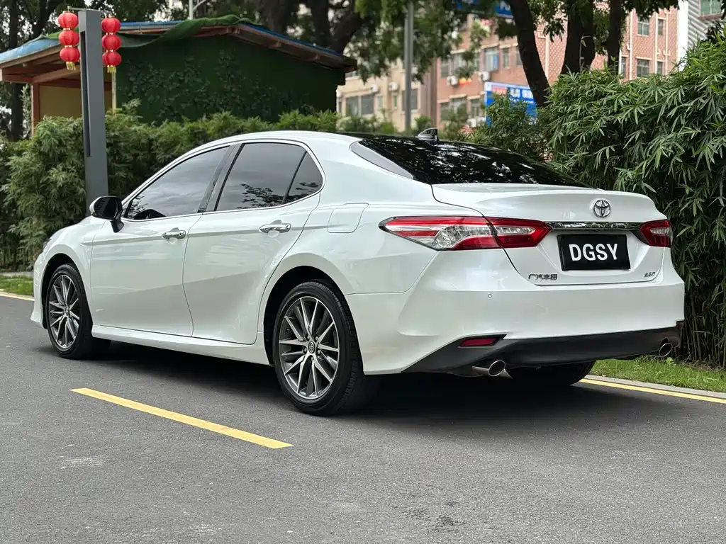 Toyota Camry 2022 — фото 26