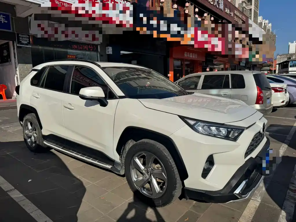 Toyota RAV4 2020 — фото 3