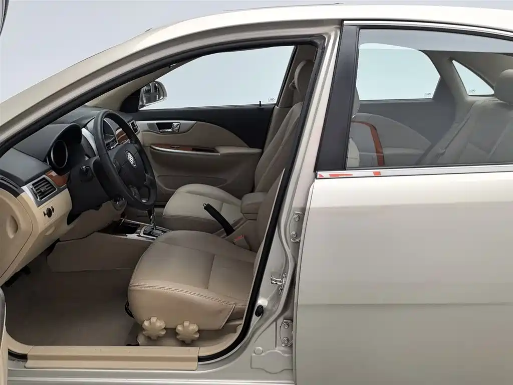 Buick Excelle 2015 — фото 10