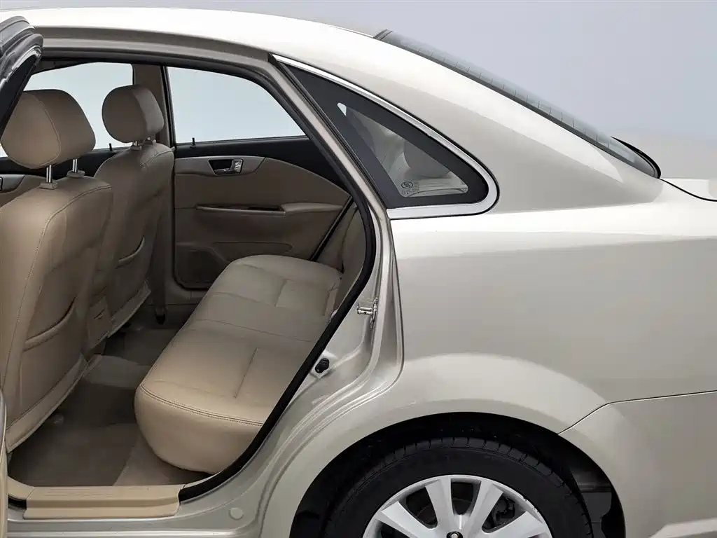 Buick Excelle 2015 — фото 15