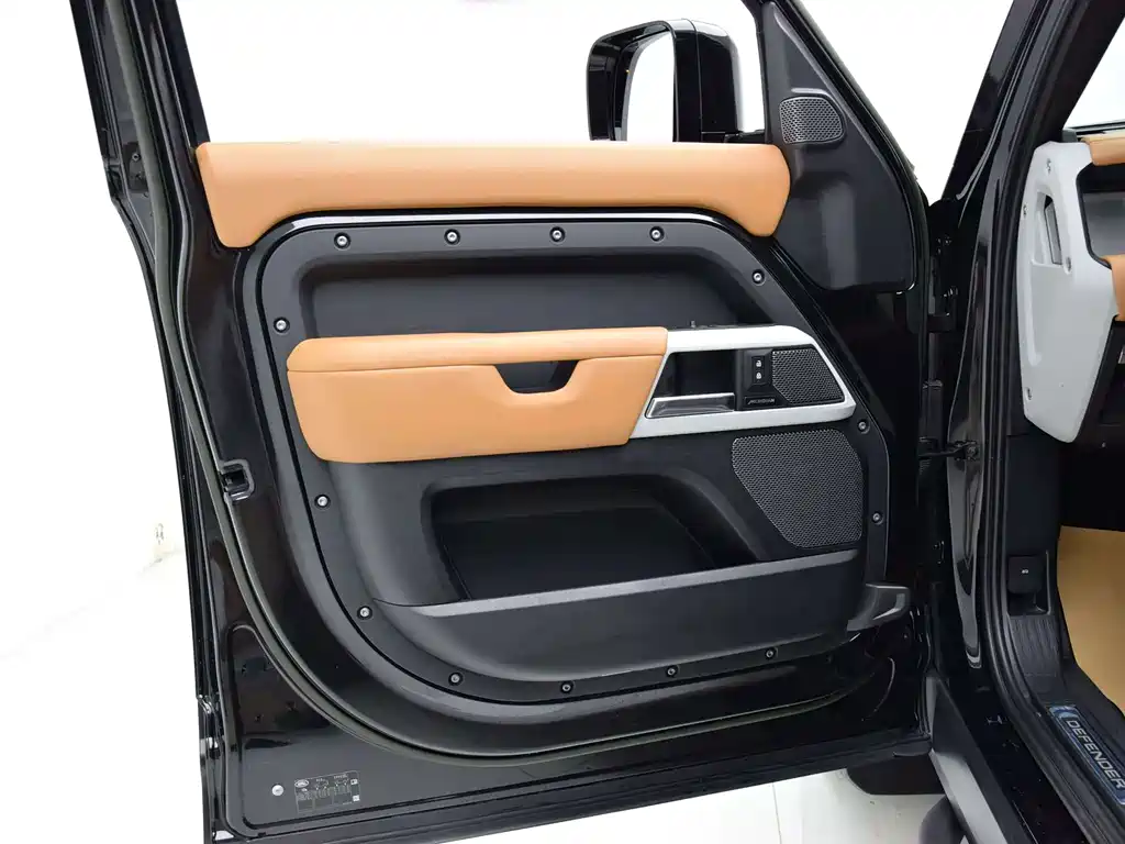 Land Rover Defender 2023 — фото 8