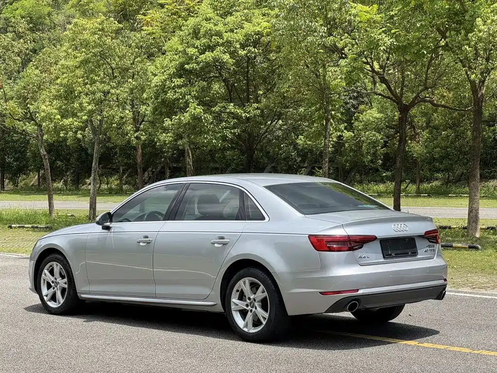 Audi A4L 2016