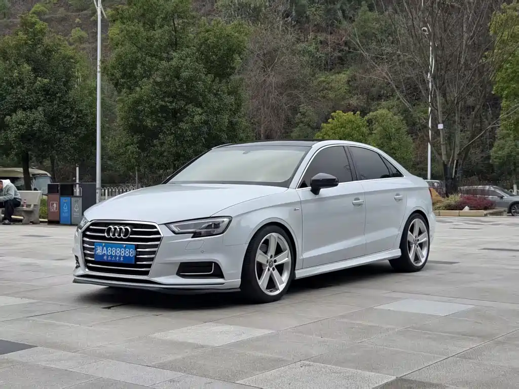 Audi A3 2019 — фото 1