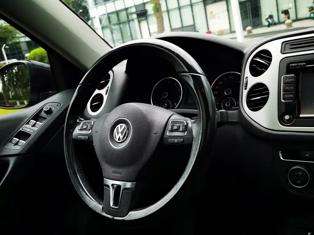Volkswagen Tiguan 2015 — фото 7