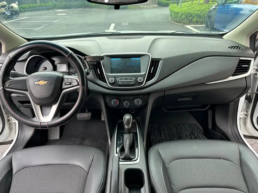 Chevrolet Cavalier 2018 — фото 10