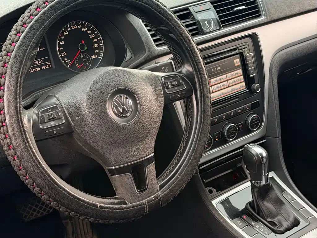 Volkswagen Passat 2015 — фото 15