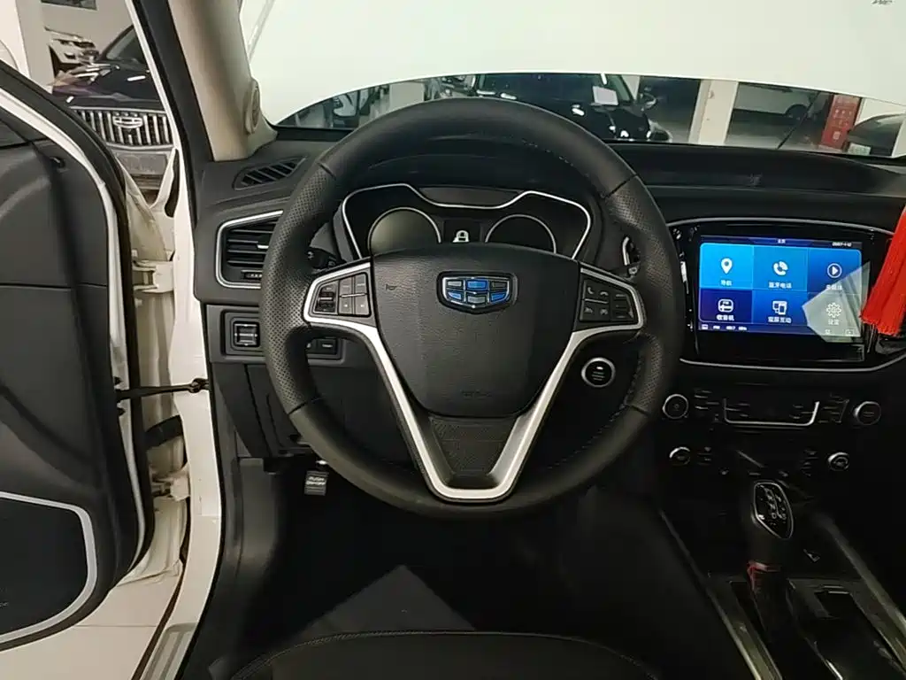 Geely Vision X6 2017 — фото 11