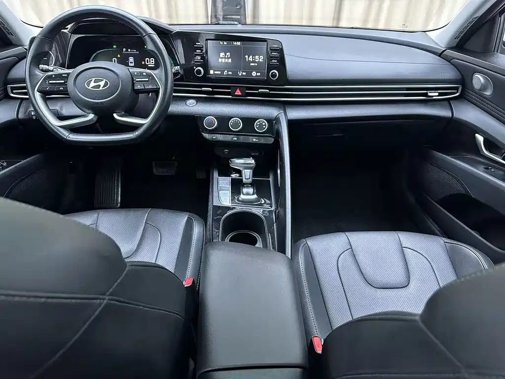 Hyundai Elantra 2023 — фото 11
