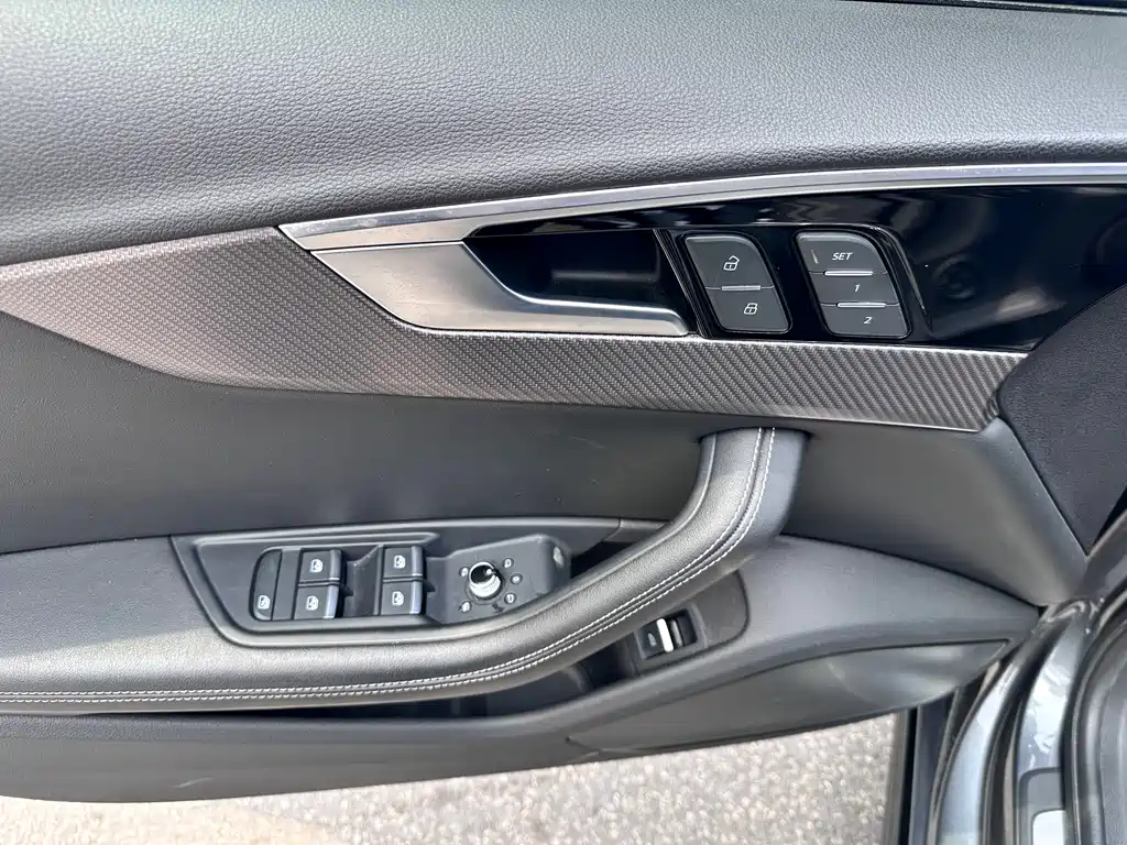 Audi A4L 2023 — фото 18